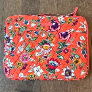 NWOT Vera Bradley Coral Floral Quilted Laptop sleeve, fits up to 14” laptop/tab
